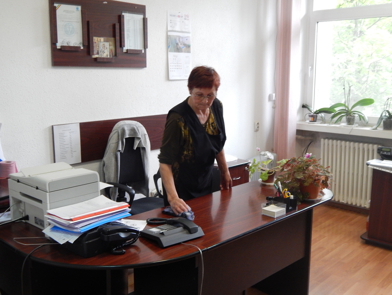 Servicii de curatenie profesionale - Iris curatenie Bacau - curatenie in birouri si spatii comerciale