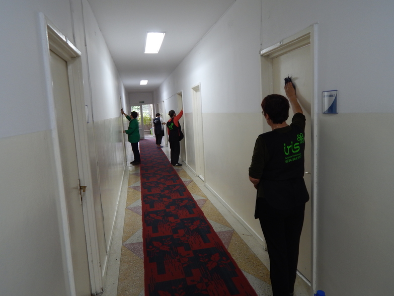 Servicii de curatenie profesionale - Iris curatenie Bacau - curatenie in birouri si spatii comerciale
