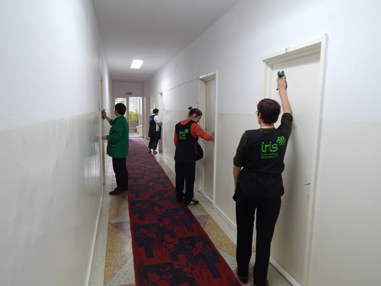Servicii de curatenie profesionale - Iris curatenie Bacau - curatenie in birouri si spatii comerciale
